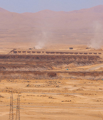 Imagen de una cámara fotográfica mirando hacia el desierto